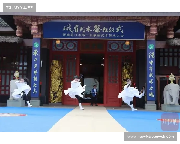 峨眉武术非遗传承人王超亲自收徒00后青年文明军继承武艺衣钵 峨眉武术非遗传承人王超亲自收徒00后青年文明军继承武艺衣钵